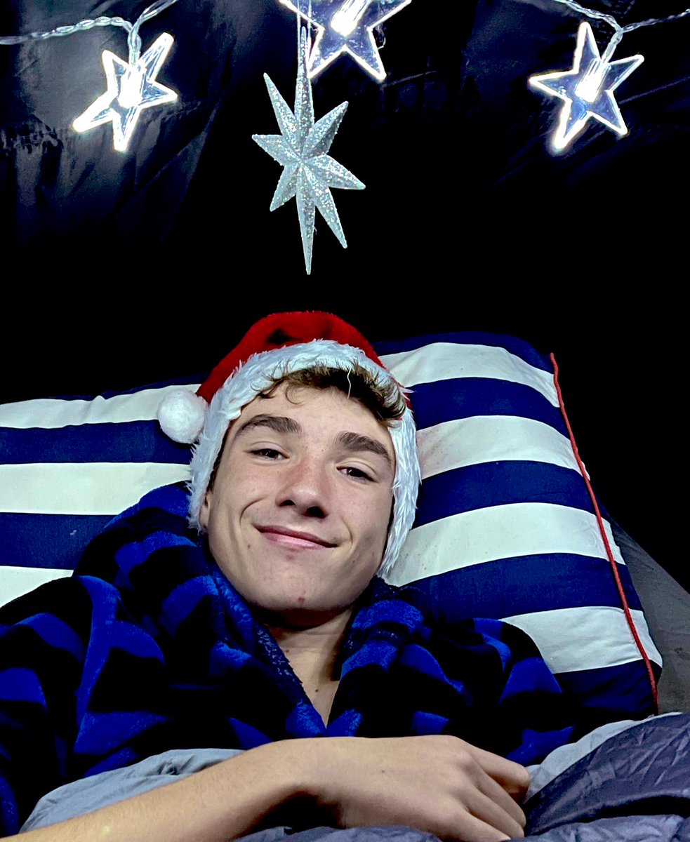 TheBoyInTheTent's tweet image. Lots of layers and a bit of Christmas sparkle!
I have some really good winter sleeping bags which are fine down to -20 so nice and comfy too
#snugasabug #winter #christmas #fundraising