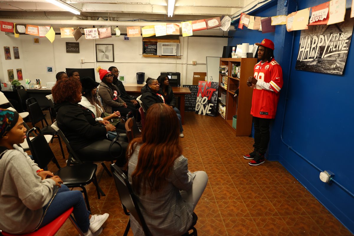 KCChiefs_Matt's tweet photo. Catching up on some news from a few weeks ago, Chris Lammons visited with students from the Youth Ambassadors to speak about his experience as a professional athlete.

The Youth Ambassadors program is designed to empower underserved youth right here in KC. Great stuff from Chris. https://t.co/FLGs8VbDEA