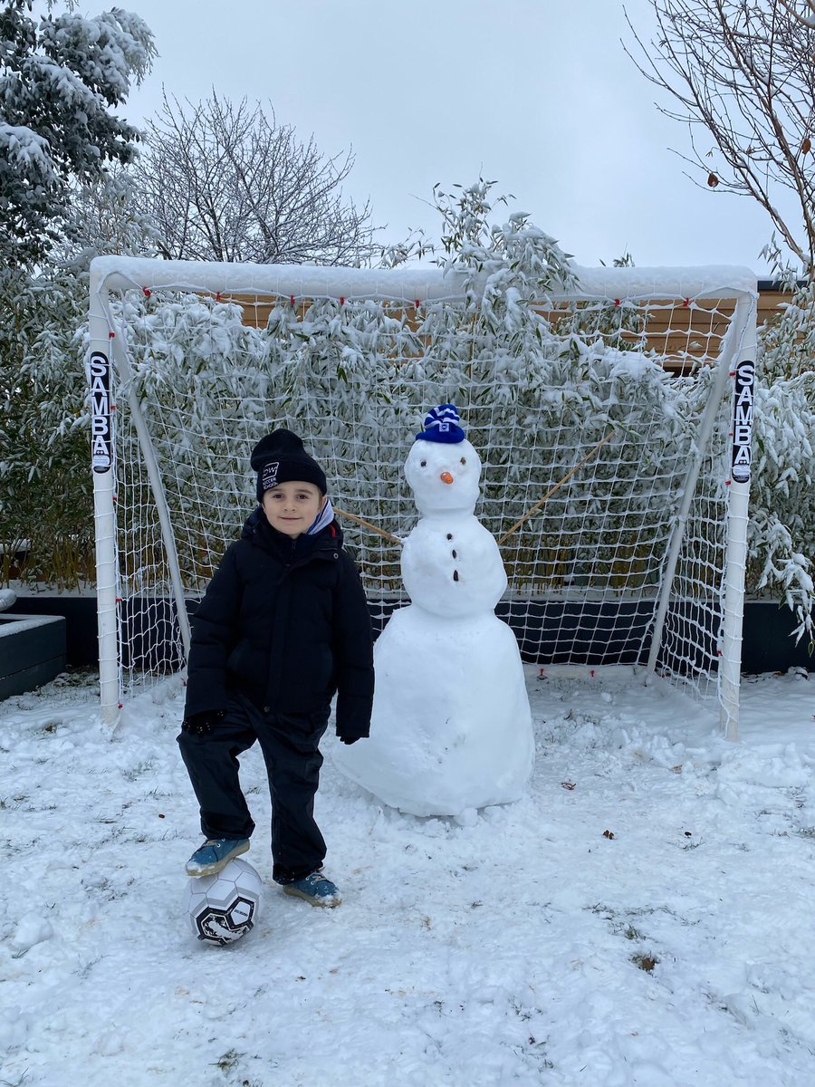 Leonardos goalkeeper snowman ⛄️ <a href="/OurLady_Hitchin/">OurLady_Hitchin</a> #snowday #SnowMan