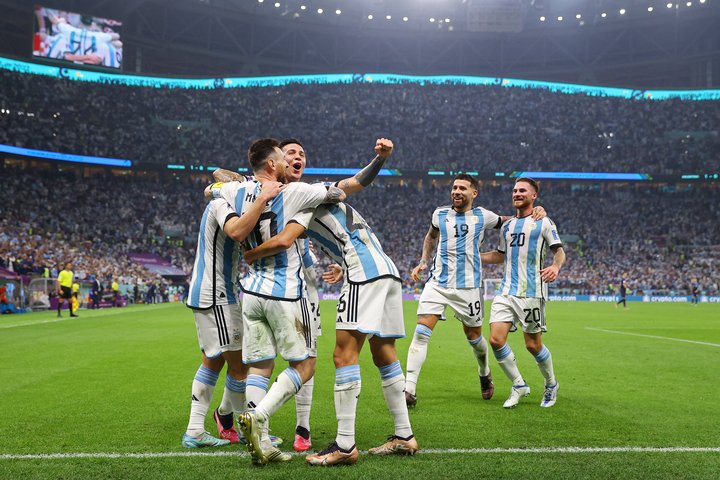 Me hace acordar mi hermano Matias hace minutos, esto que escribi el día  que perdimos con #arabiasaudita y acá esta nuestra <a href="/Argentina/">🇦🇷 Selección Argentina ⭐⭐⭐</a> <a href="/afa/">AFA</a> a horas de jugar su 6ta final de <a href="/FIFAWorldCup/">FIFA World Cup</a> el rival no importa. Gracias jugadores por esta grandisima alegría.
Falta el último paso 🇦🇷