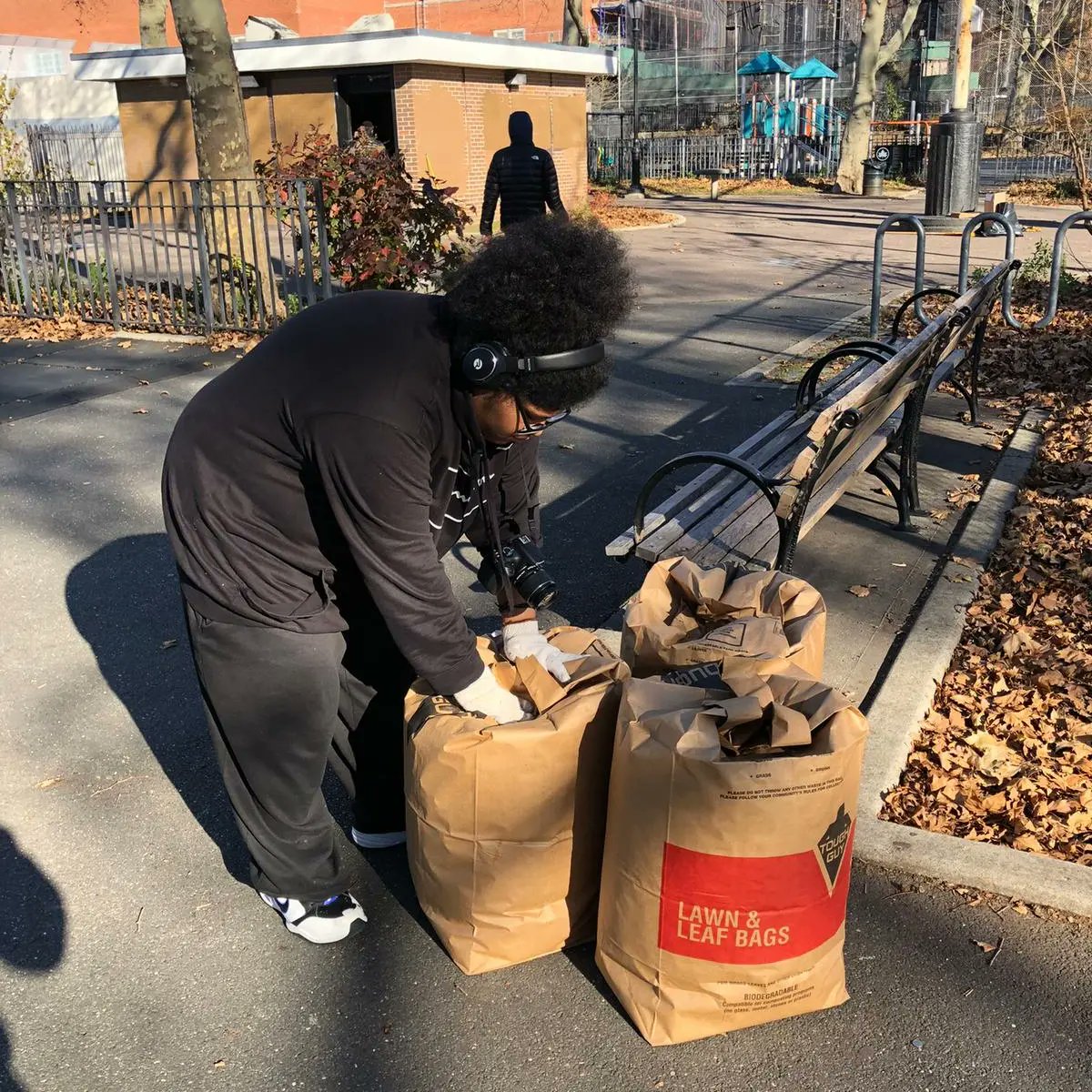 Our #excellentleaders and members of MBK giving back to the community at the Bushwick Playground. They assisted with the clean up and helped make Bushwick a cleaner, healthier, and safer place to enjoy. 🍃 🍂