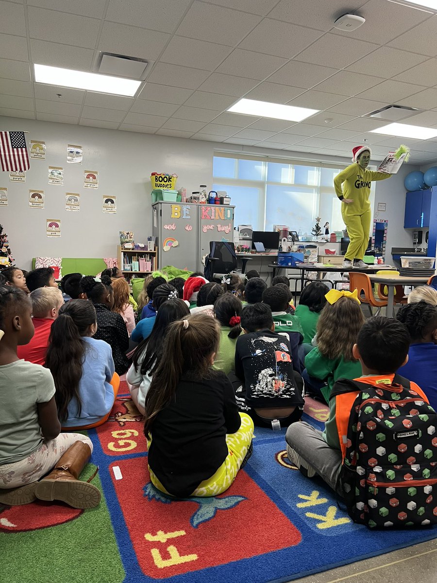 MsHenry_K's tweet photo. The kids loved having the Grinch come read to them today! @Jennings_Creek https://t.co/5nBH4cj79r
