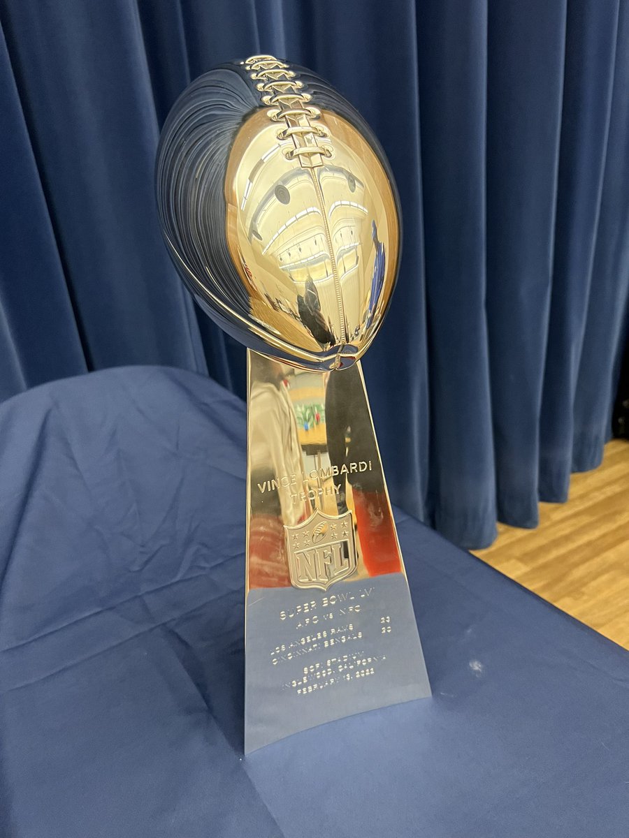 BREAKING NEWS LIBROS Y LOTERÍA: Special Appearance Tonight by the Super Bowl Champion Los Angeles Rams' Vince Lombardi Trophy.  Get a unique opportunity to see the trophy in-person and take a picture with it!