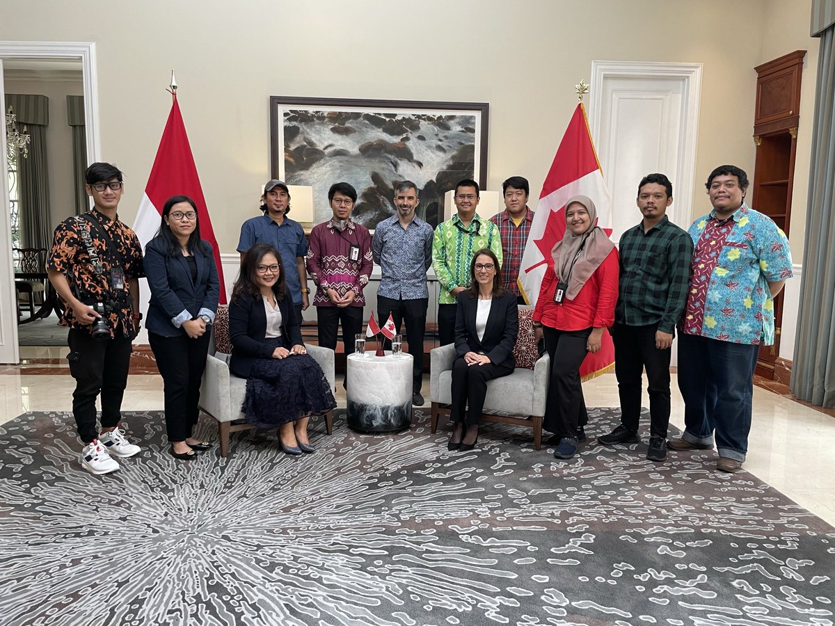 Diskusi yang menarik dengan <a href="/Antara_LKBN/">Kantor Berita ANTARA</a> dan pembawa acara &amp; produser International Corner <a href="/graciascarolina/">Gracia C Simanjuntak</a> mengenai Strategi Indo-Pacific Kanada yang baru dan pendapat kami mengenai hubungan yang terus berkembang antara Kanada dan Indonesia.
