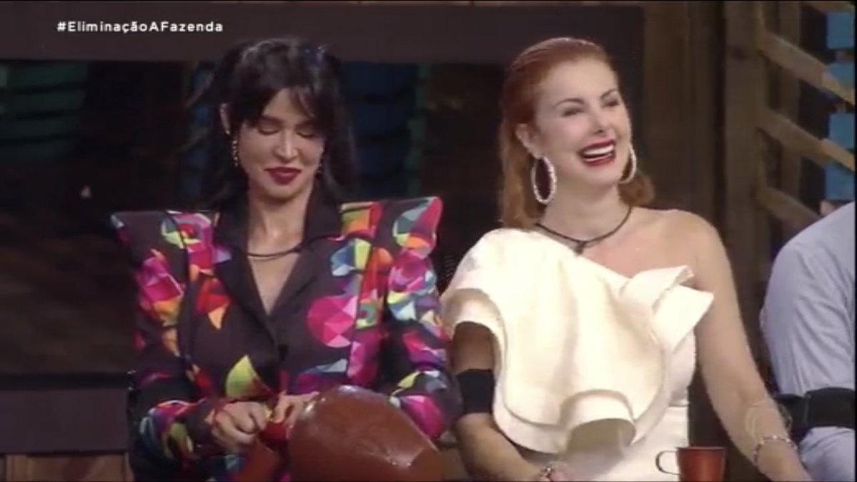 euosodrac's tweet image. A cara da Deborah e da Kerline vendo o VT do Lucas indicando a Deborah pra roça é a melhor. #EliminaçãoAFazenda