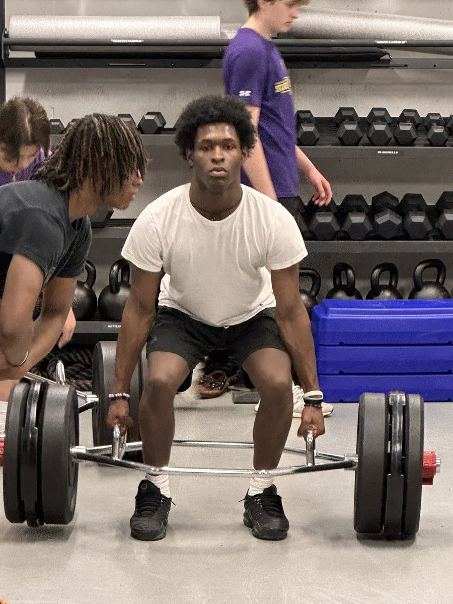 brucewill15's tweet photo. Pull Pull Pull! Guys stacked a brick today! #Offseason #Prepfor23 #CBABrothers https://t.co/6AMPXsb17O