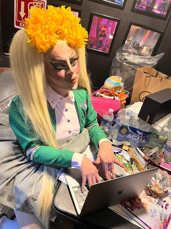 yoshikicuevas's tweet image. Actualizando la pagina de la más draga en YouTube para ver si ya se volvieron a chingar mi dinero #LMD5