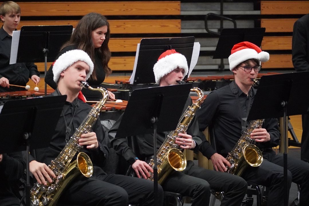 marshfieldbands's tweet photo. Congratulations Bluejay Band on a wonderful Christmas Concert! 🎄#mjayselevated @MHSBluejays @Marshfield_R1 https://t.co/T83LbGyFqx