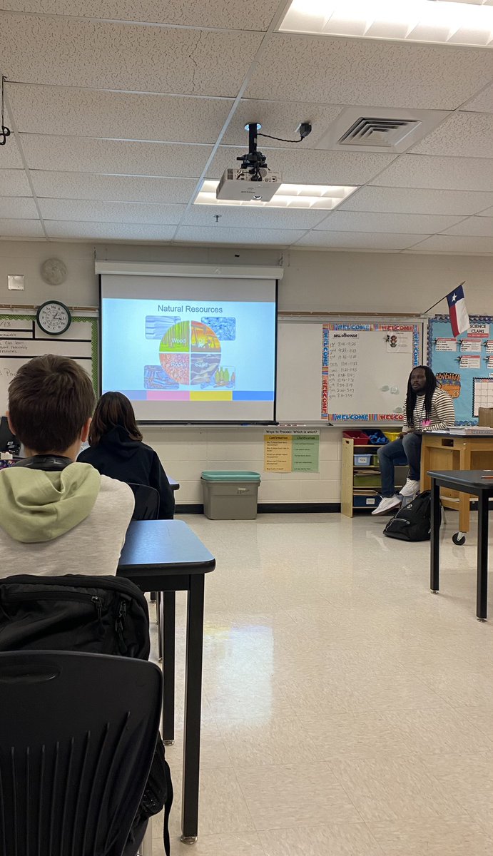 rodriguez_sci's tweet photo. Day 1 with our special guest from the SA Solid Waste Management Department. โป๏ธ ๐ Great way to wrap renewable and non renewable resources. ๐๐ฝ Our wolverines asked great questions! ๐พ @NISDZachry @NISDMSScience #nisdmssciencecoach https://t.co/FRsnvuIecp
