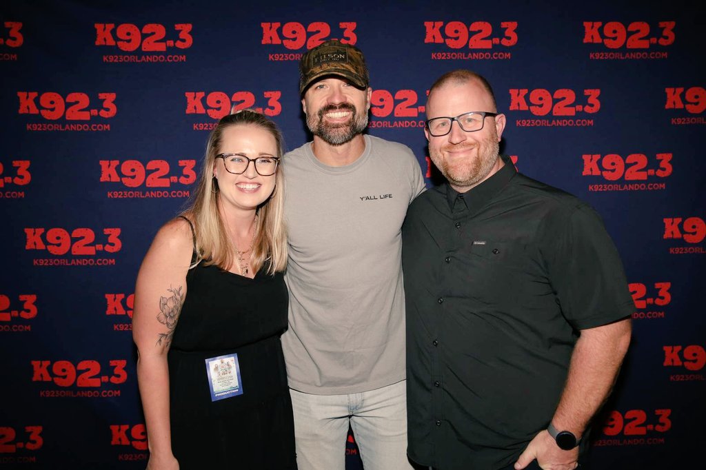 'We #FancyLike Applebee's on a date night...' Thank you @walkerhayes for an awesome #K923Jam.