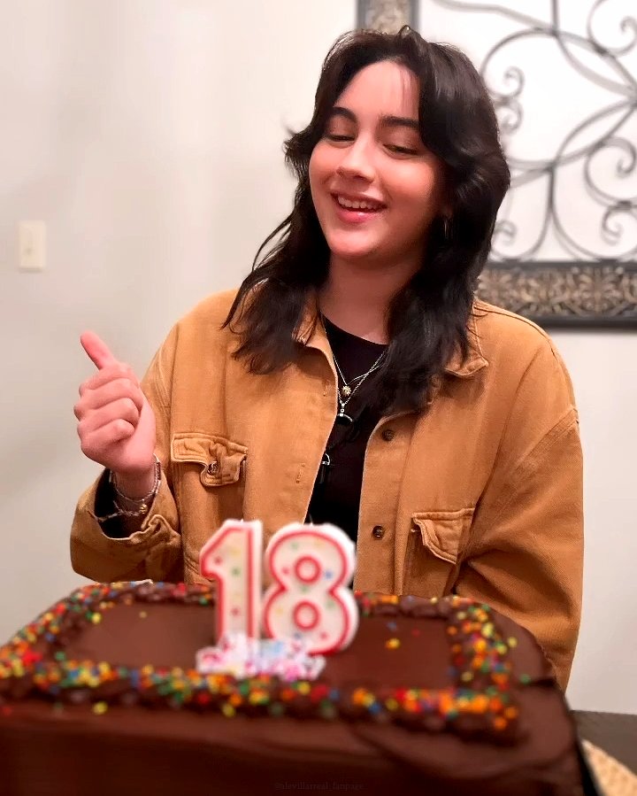 AlefansTW's tweet photo. Feliz Cumpleaños 18 Ale 🥳
.
.
.
.
.
.
#thewarning #thewarningrockband #thewarning_band #thewarningfans #alevillarreal #AlejandraVillarreal #rock #rockgirl #rockchick #bass #bassist #femalebassist #aleday https://t.co/sHio2lr6SH