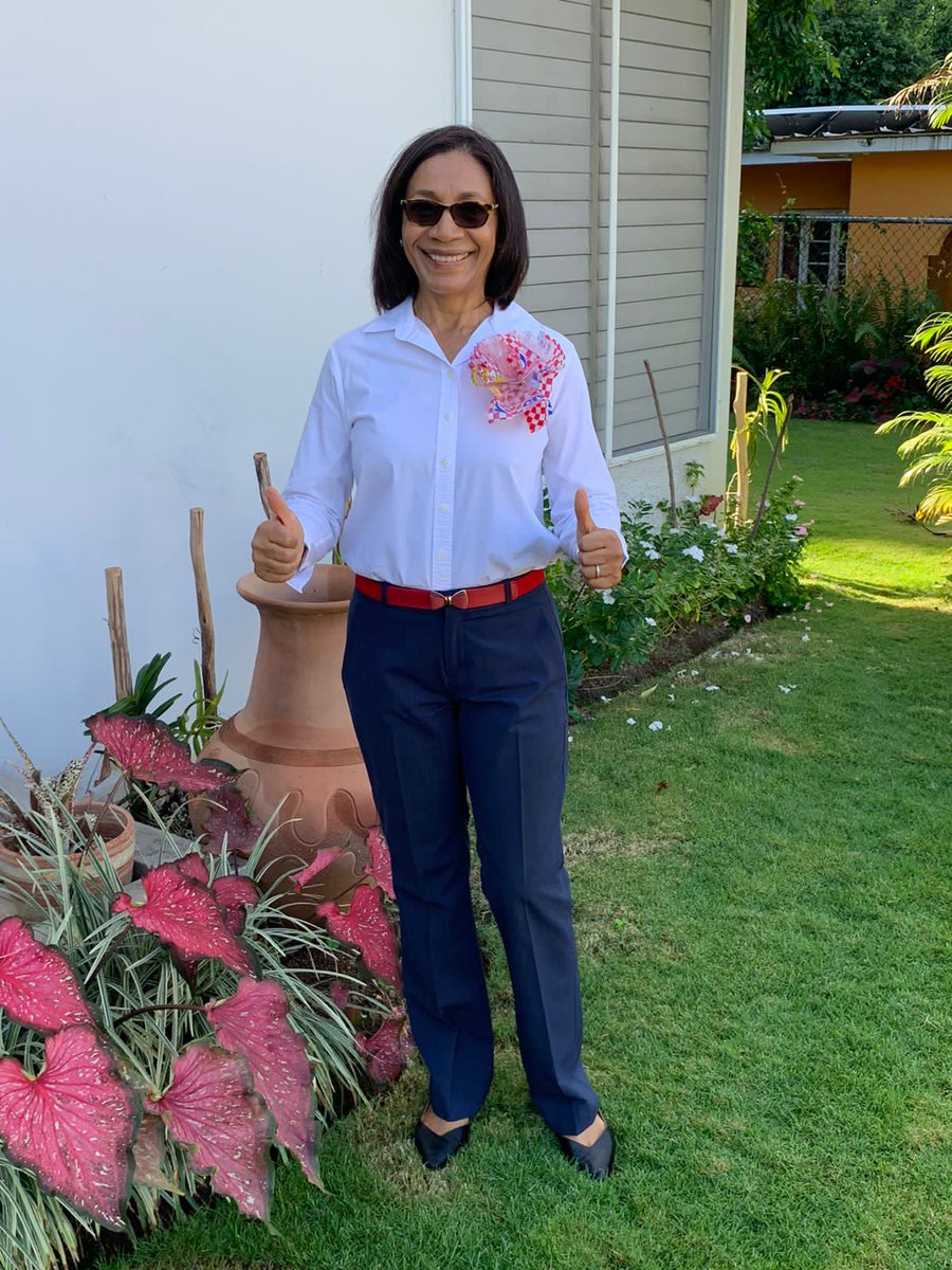 Shermaine_R's tweet photo. Had fun today with my bread bag rose in support of my team Croatia. It was fun spreading some laughs. Loved Croatia from last World Cup and was happy to support them again this time. Hope they will be back in 2026! #breadbag #Croatia #WorldCup2022 https://t.co/MxPp050XBO