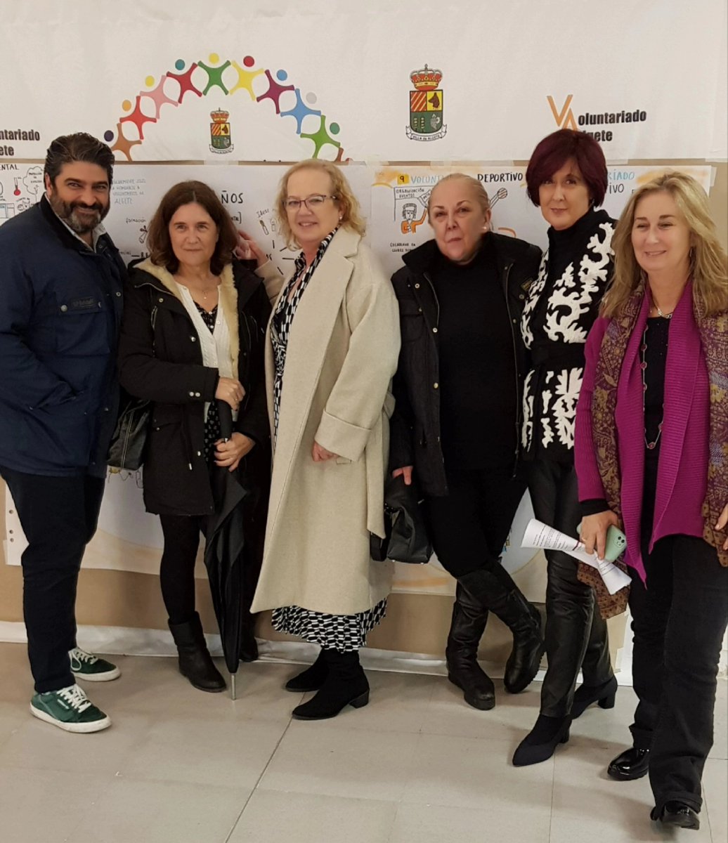 PPalgete's tweet photo. 🙌🏻Las concejalas del @PPalgete , @Mabeperez  y @YOLANDAROT  han participado hoy en la Gala del #Voluntariado de #Algete que se ha celebrado con motivo del día internacional de los voluntarios. 

❤️Gracias, voluntarios!👏🏻👏🏻
 #ganasdealgete #ganas #megustaalgete #voluntariado https://t.co/q8cSQX2OwV