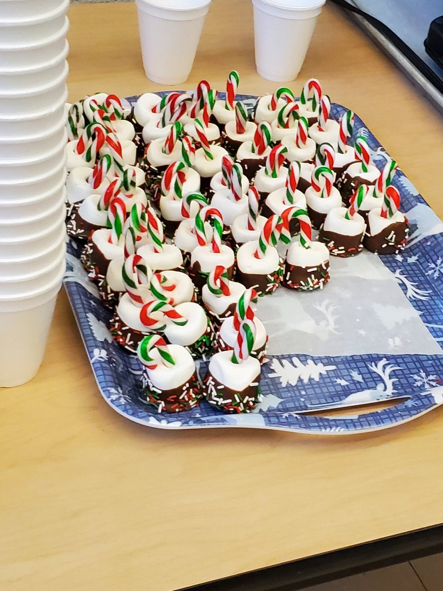 stjamesTCDSB's tweet photo. Students at St. James were treated to breakfast with Santa #SantaClaus #snackprogram #TCDSB https://t.co/H3FrExn5an