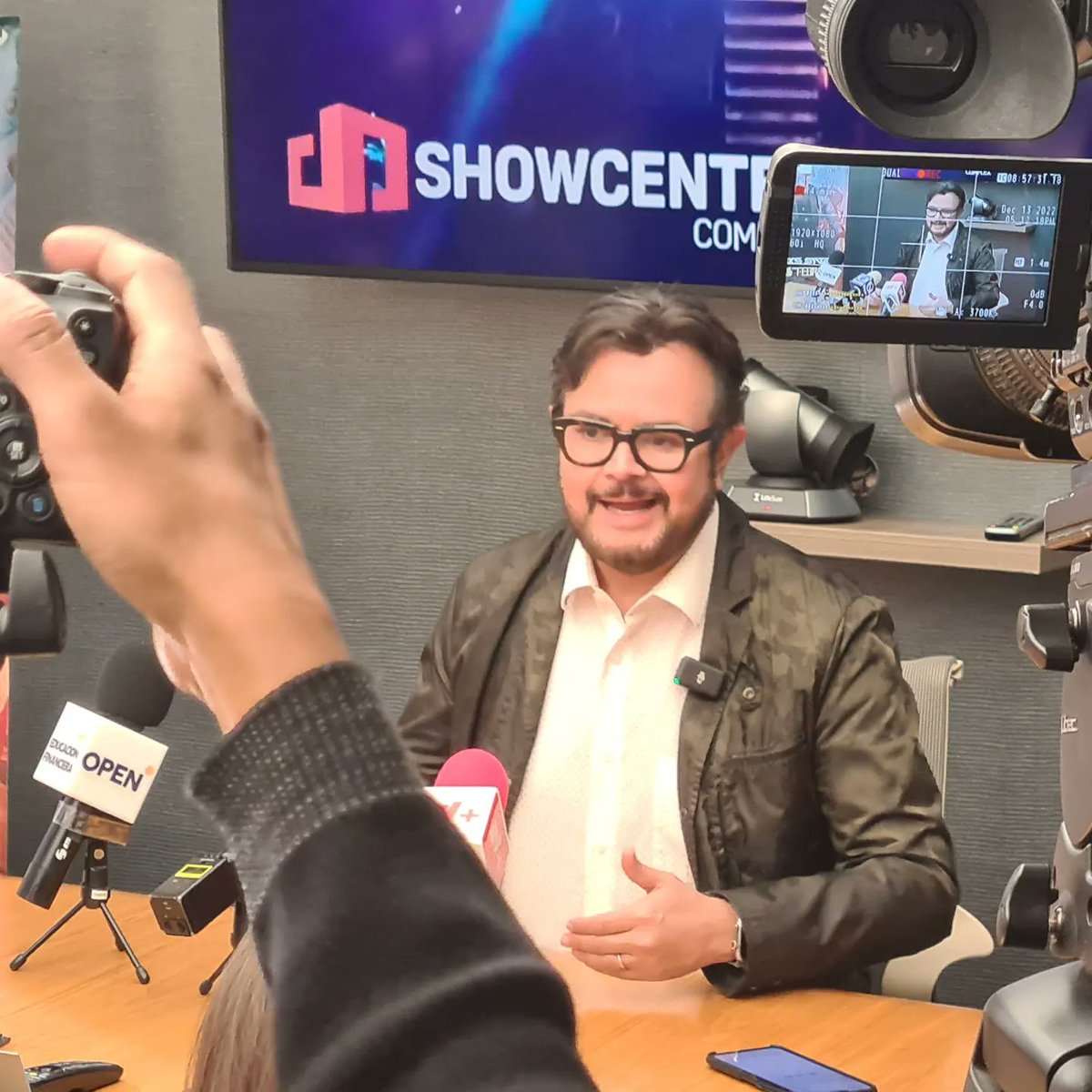 JRPalaciosChapa's tweet photo. Mi compadre, compositor, músico, actor, productor, crack, Desvelado y amigo @syntekoficial se encuentra en #Monterrey para promover su show 30 Años en el @showcentermty este próximo 25 de Febrero del 2023.
#Open
#AleksSyntek
#OpenShows
#ShowCenter https://t.co/3jfPowuHrb