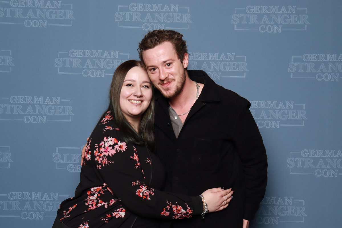Just1Anni's tweet photo. GSC 11/6              GCC 12/4   🫶🏻

#GermanComicCon #JosephQuinn https://t.co/BgYWwA2qfF