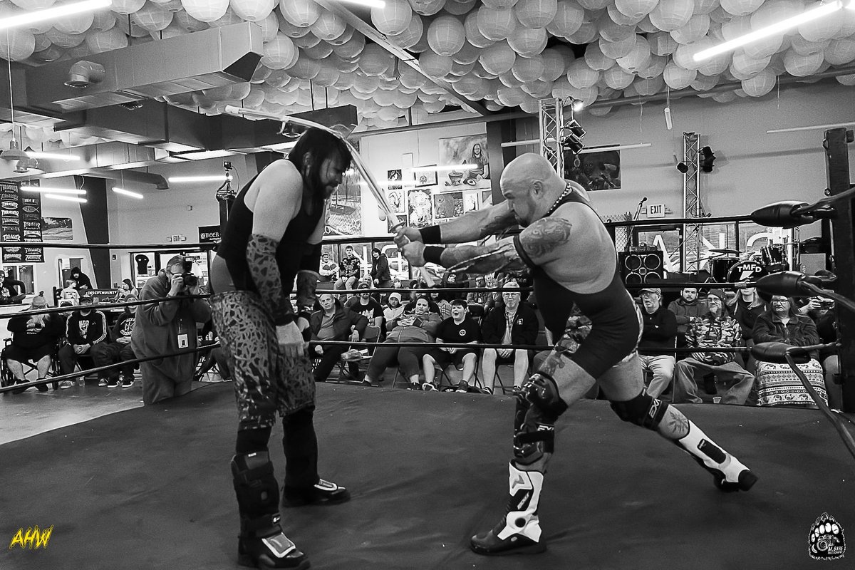 AHWrestling's tweet image. This makes my entire body tense up. @PaulyThomaselli absolutely crushed @TheMoFoley with that kendo stick!