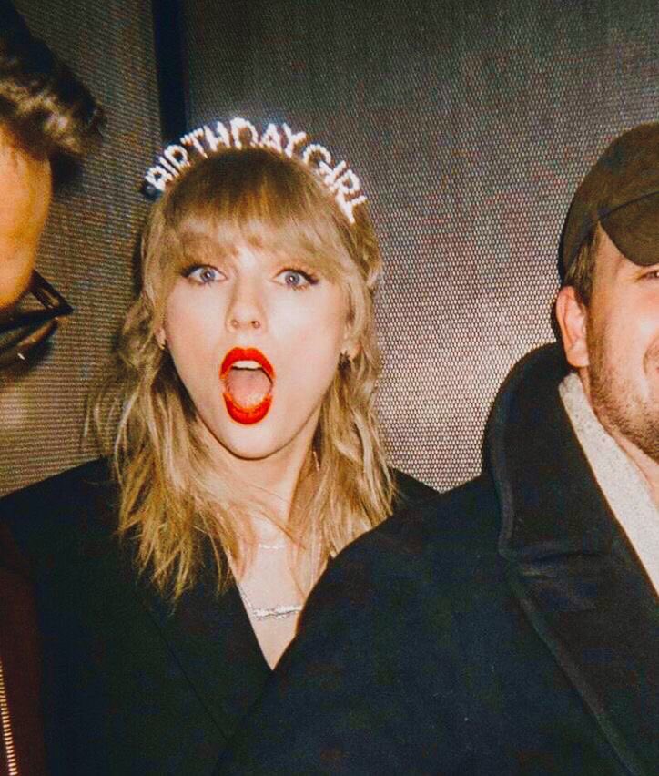 ROSEC0BALT's tweet photo. @taylornation13 @taylorswift13 SHE’S THE SUNSHINE TO MY MIDNIGHT RAIN🫶🫶thank you taylor for being the one who helps me through everything in life i love you so much and i hope you have the happiest birthday🖤🖤 https://t.co/sVkbgqvLmb