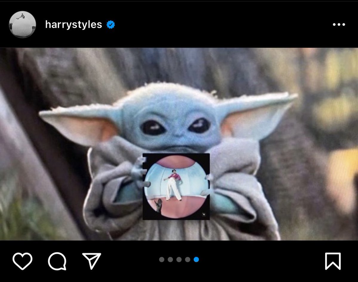 Louis tomlinson pink. Репорт спич в английском. Актер в розовом свитере. Why because worksheets. Louis and harry sitting together.