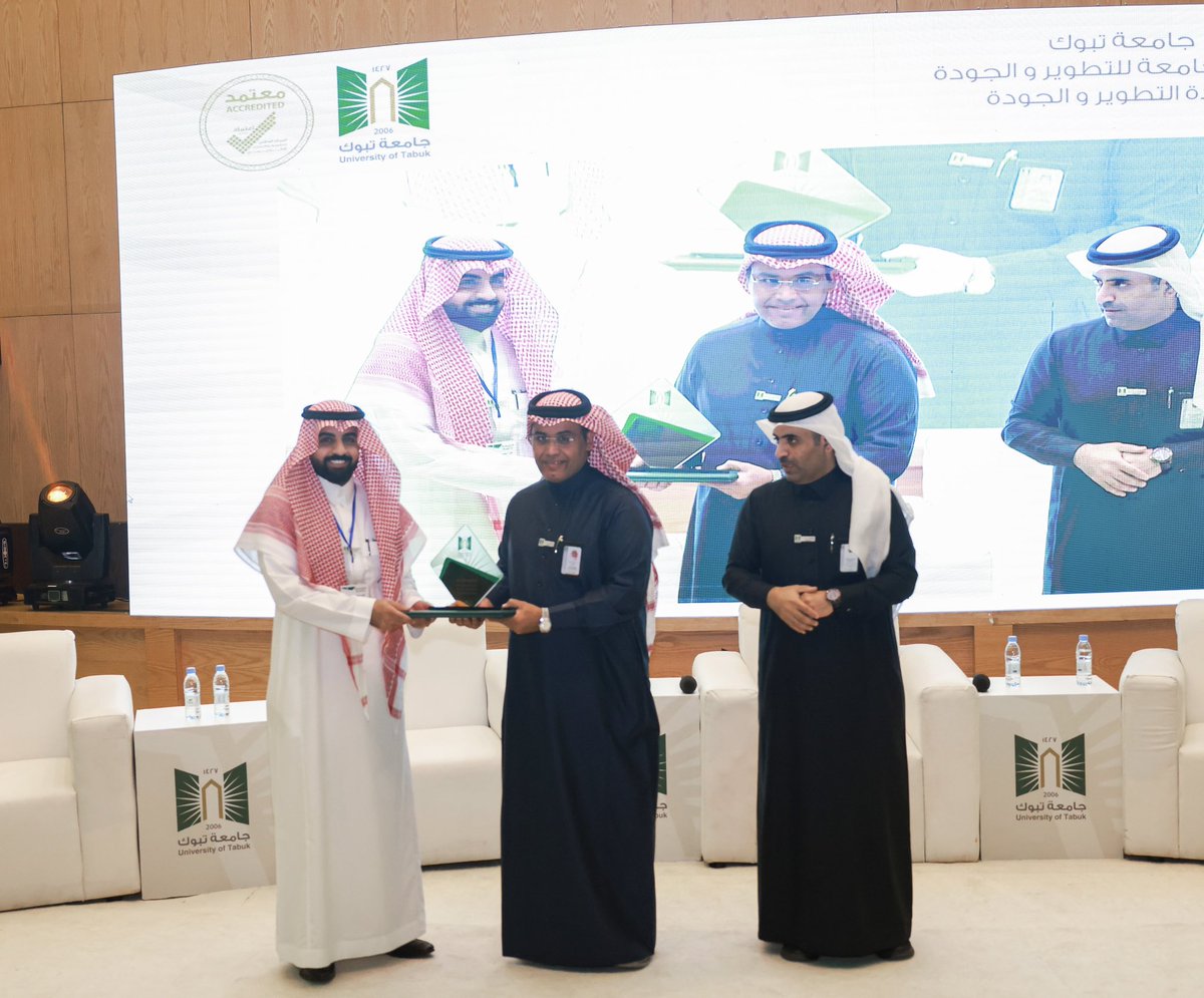 تشرفت اليوم بتكريم معالي مدير جامعة تبوك، أ. د. عبدالله الذيابي لأعضاء هيئة التدريس الجدد في الجامعة. نسأل الله أن يعيننا ويوفقنا لما فيه خير لخدمة بلادنا وجامعتنا