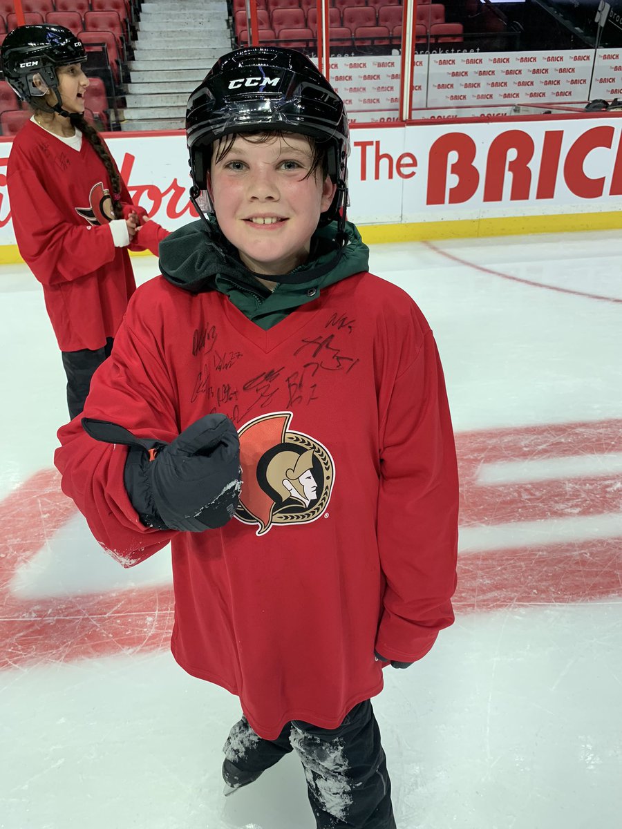 mslefebvre12's tweet photo. Thank you to the Melnyk Family for an unforgettable experience today. The students and staff had an amazing time ! ♥️⛸ @OLVictoryOCSB https://t.co/x3UD7qU33T