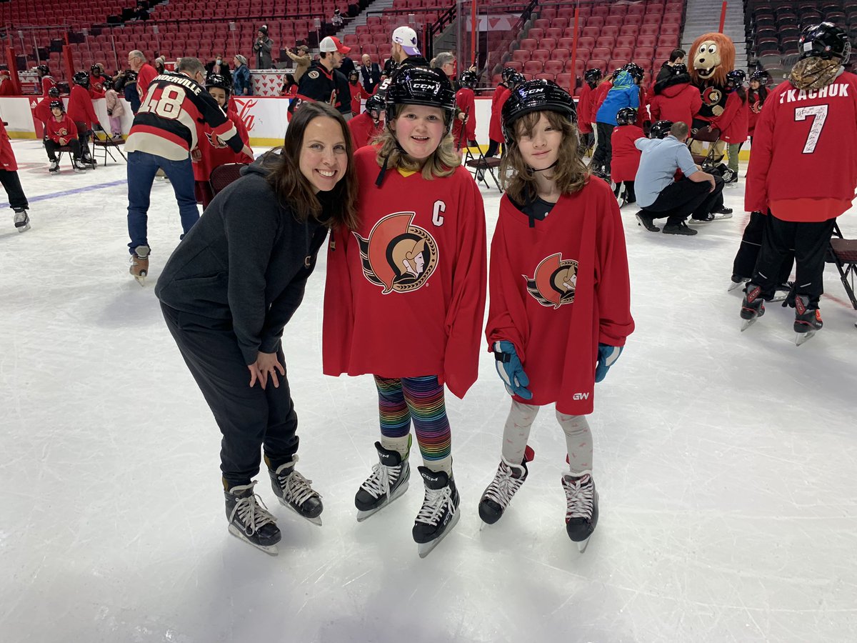 mslefebvre12's tweet photo. Thank you to the Melnyk Family for an unforgettable experience today. The students and staff had an amazing time ! ♥️⛸ @OLVictoryOCSB https://t.co/x3UD7qU33T