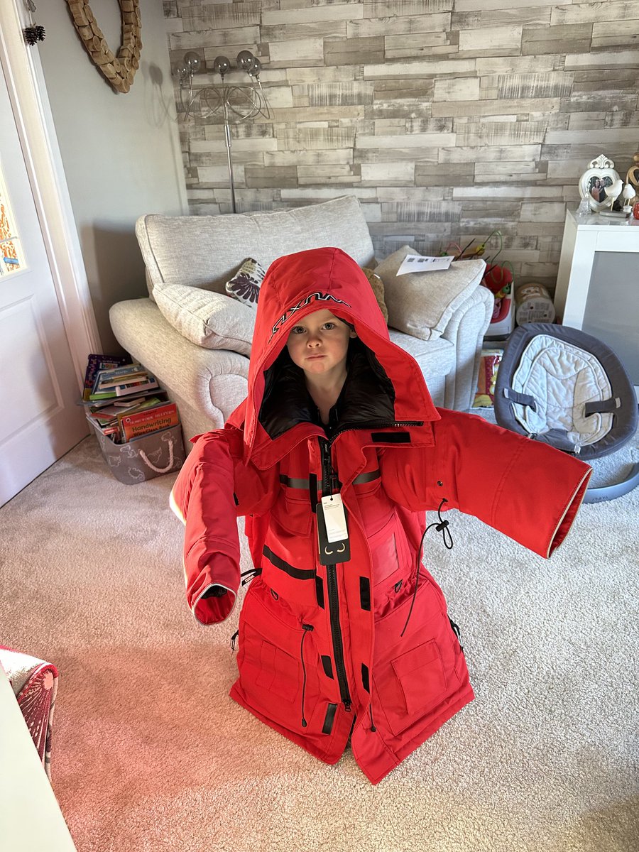Carneylad's tweet photo. ⁦@WuxlyMovement⁩ my 5yr old in my Sabertooth 2. He’s got a bit to grow into it but says it’s nice and warm. https://t.co/IkmU1IgjMG
