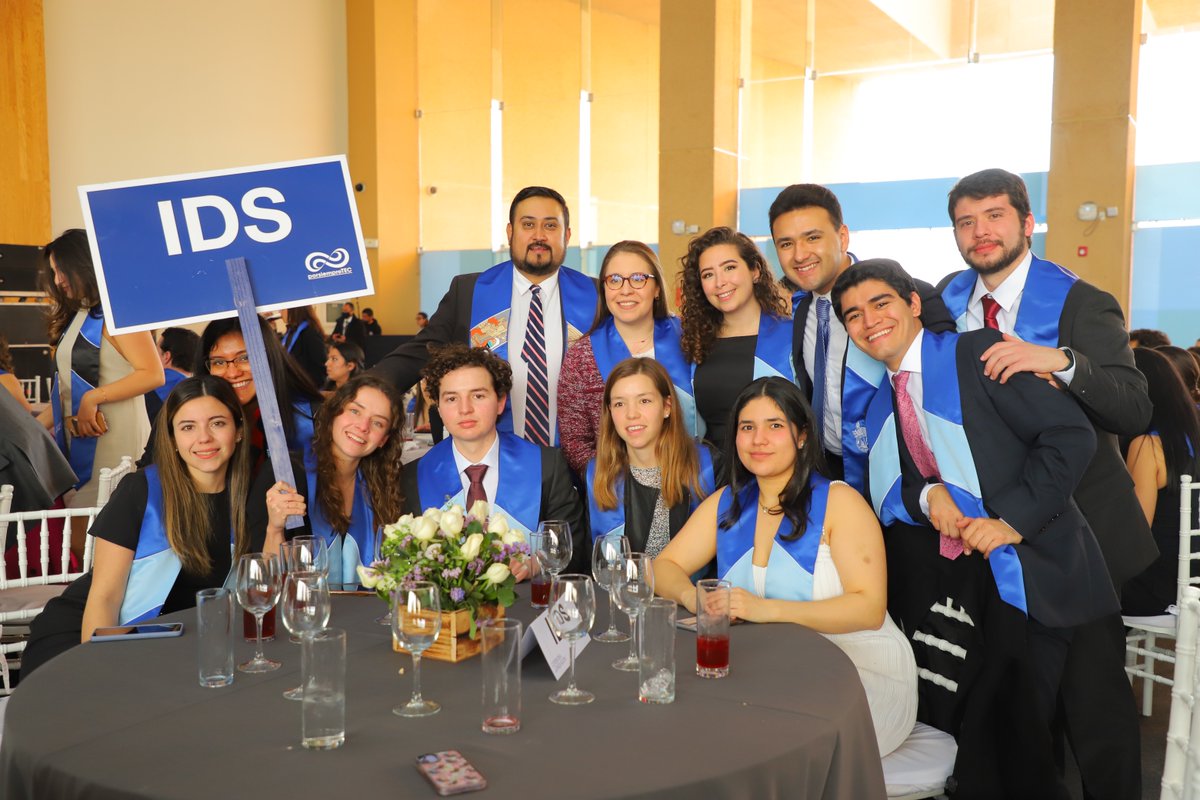 Tec_CSF's tweet photo. ¡Lo lograron! 🤩
Nuestras y nuestros estudiantes de #TecCSF se convertirán hoy en #EXATEC. 
¡Felicidades borregos! 🎓🐏
#GraduaciónTec https://t.co/R3TSWjLjuz