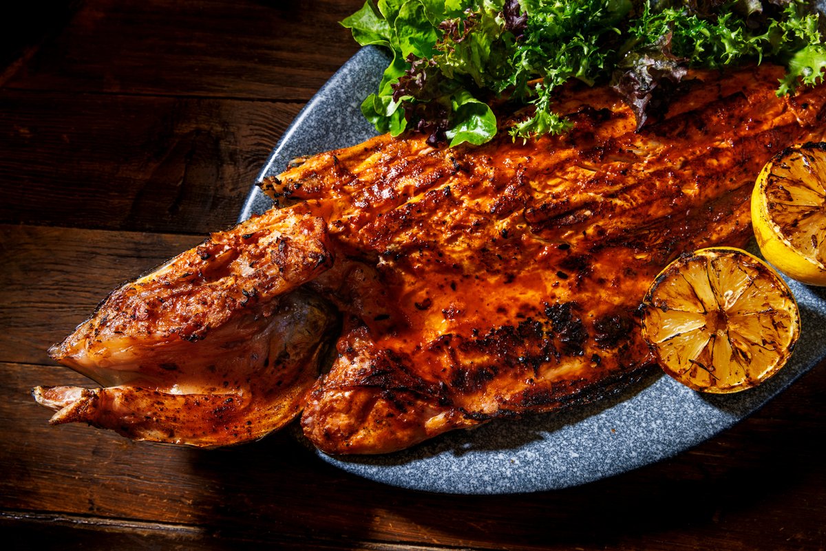 Lomo de kampachi, salsa de #chiles y el #perfume de la #brasa. 

No se necesita nada más! 

📲 Whatsapp 
55 1973 9913 bit.ly/WhatsApp_Alelí…