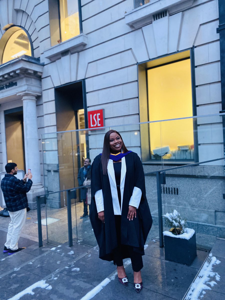 daraa_so's tweet photo. A whole degree later 👩‍🎓 

#LSEGraduate #LLM https://t.co/HO9Bse818F