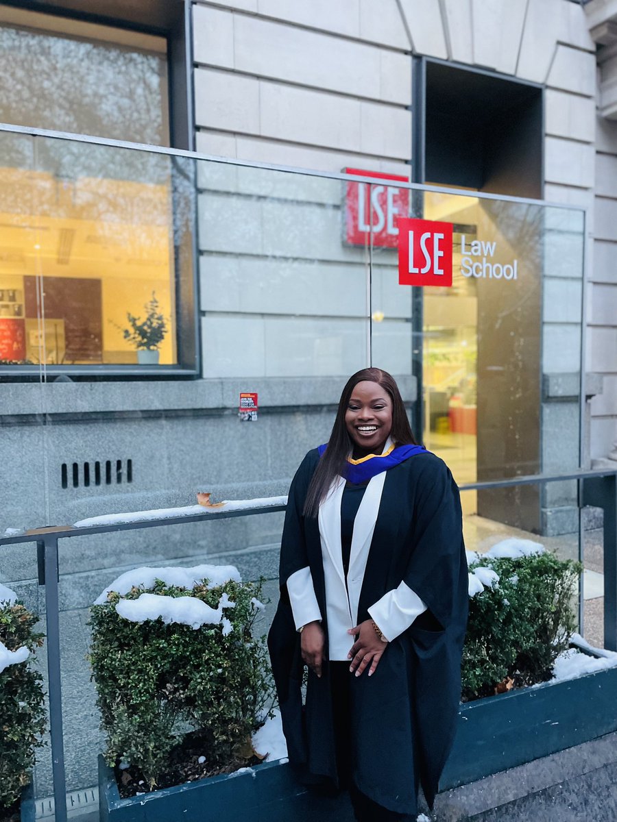 daraa_so's tweet photo. A whole degree later 👩‍🎓 

#LSEGraduate #LLM https://t.co/HO9Bse818F