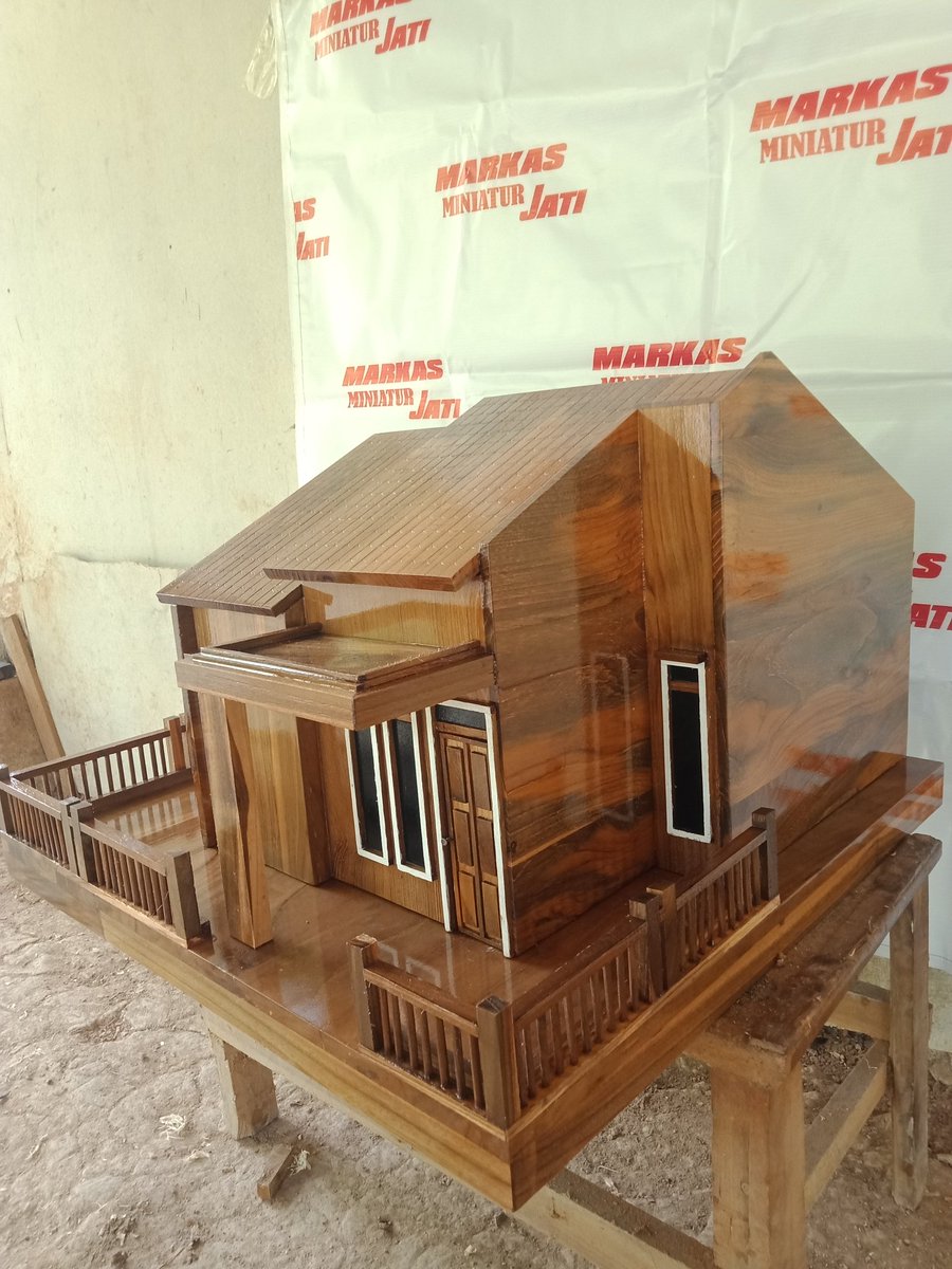 Minuatur Rumah Minimalis berbahan kayu jati kuno (Antique)