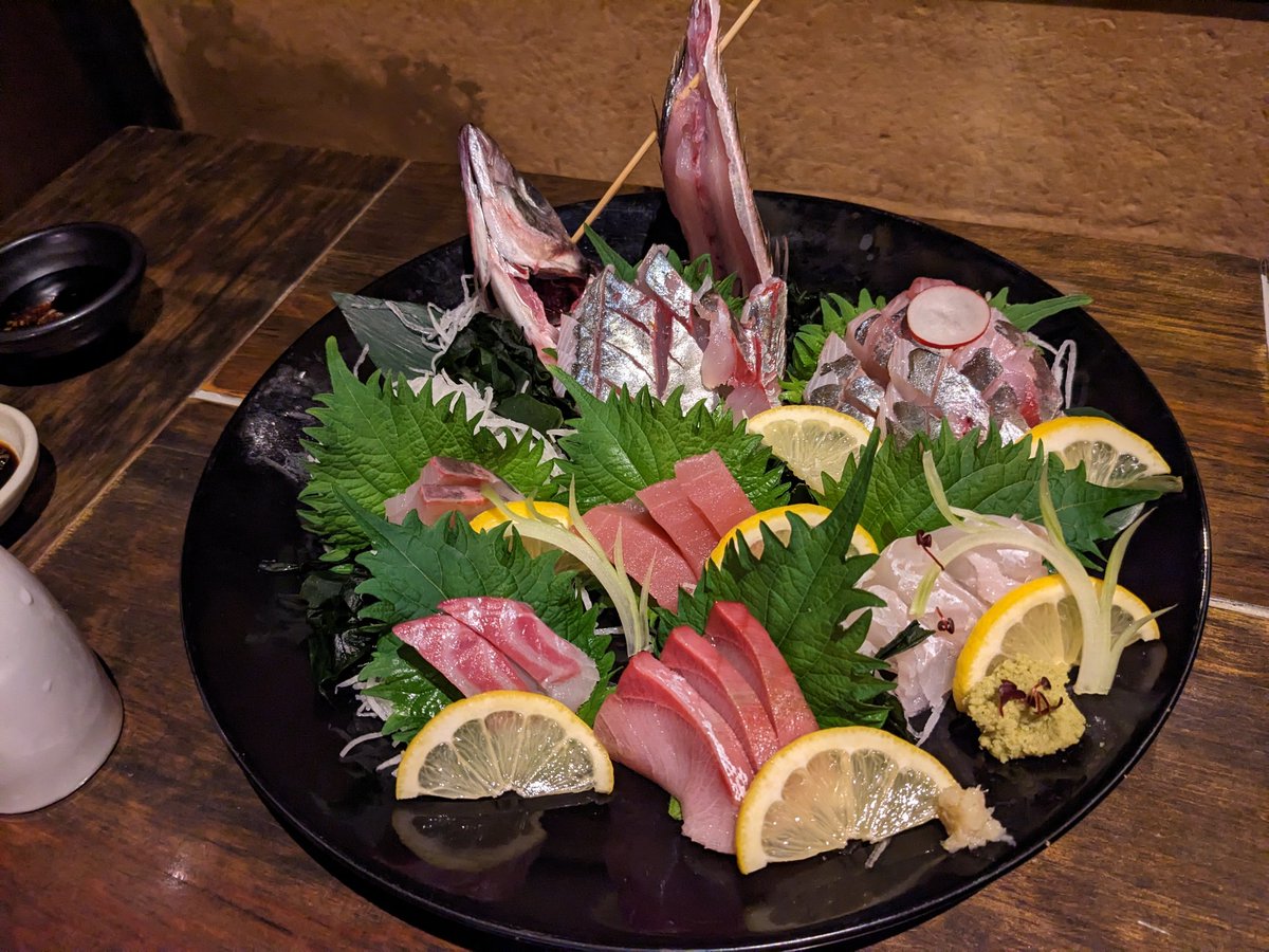 st_haccp's tweet photo. 昨晩の夜ご飯。
とりあえず、ご当地飯は外せないと飲み食いしたら、まぁ、美味しいこと。

大幅に飲み過ぎて、気がついたらホテルで爆睡zzz

4:00起きして、サッカー見ながら仕事開始⚽

充実（？）してますwww
今日はかなり寒いがしっかり審査してきます！

#HACCP認証　#神戸 https://t.co/HXaFt2sRAj