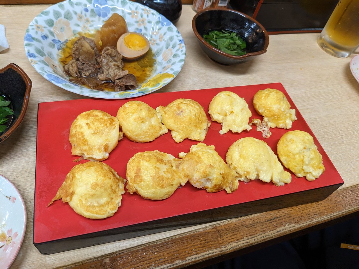 st_haccp's tweet photo. 昨晩の夜ご飯。
とりあえず、ご当地飯は外せないと飲み食いしたら、まぁ、美味しいこと。

大幅に飲み過ぎて、気がついたらホテルで爆睡zzz

4:00起きして、サッカー見ながら仕事開始⚽

充実（？）してますwww
今日はかなり寒いがしっかり審査してきます！

#HACCP認証　#神戸 https://t.co/HXaFt2sRAj