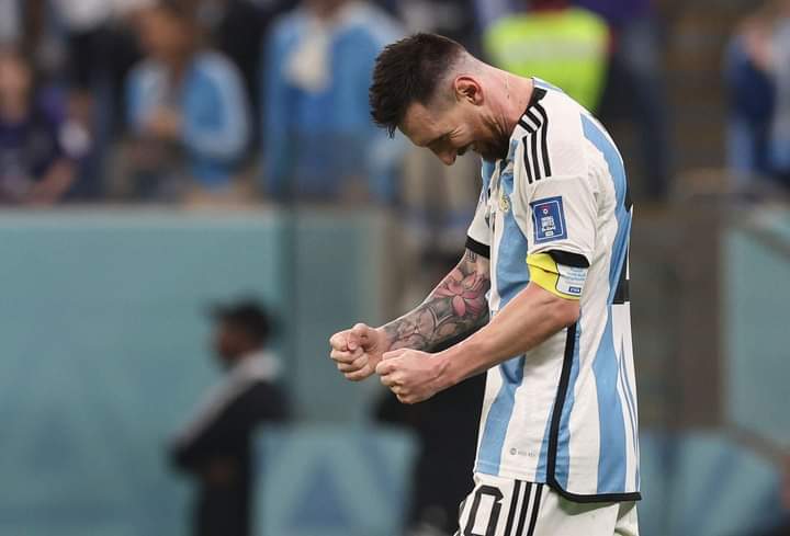 _SamiraMomo's tweet photo. Hey World see who's on the world cup final!🐐🇦🇷
#GOAT is One step away from the Trophy...
#Messi𓃵 
#ArgentinaVsCroatia 
#FIFAWorldCupQatar2022 
#FIFAWorldCup https://t.co/GbZnho69qu