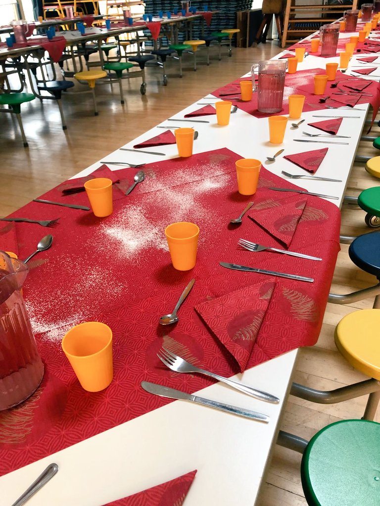 RHSBholroydhowe's tweet photo. Another 🎄 Festive lunch 🎄 @RoyalHighPrep @bakerp13 @melrahaman @CharlieW0109 @DiasSocorro15 @broadhurst58 @DamianBlake4 #RHSPREP #Holroydhowe https://t.co/1RyxpH8JSg