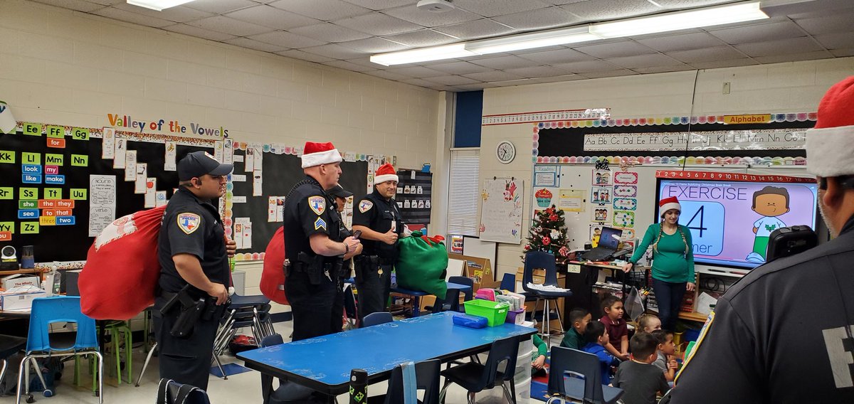 Thank you <a href="/CCISDPolice/">CCISD Police</a> for spreading the Holiday Cheer <a href="/club_estates/">Club Estates Elem.</a>! Students were all smiles with their plushies. #ccisd