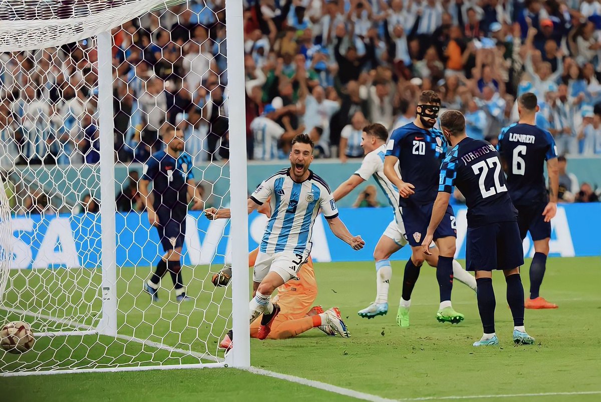 nico_taglia's tweet photo. Muchísimas emociones y muchísima felicidad por el equipo y por todo el país. ¡¡Estamos en la FINAL DEL MUNDO!! 🇦🇷 #todosjuntos #vamosargentina https://t.co/i9QS2Lp2ax