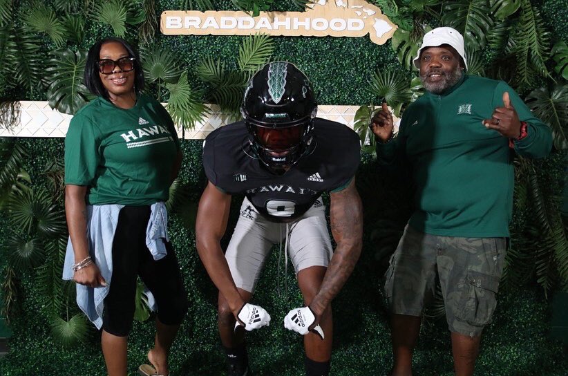 Blessed to have had the opportunity to officially visit the University of Hawai’i at Manoa!! The hospitality they showed to me and my family was outstanding and the love from everyone on the island was unconditional! Thank you to the entire coaching staff for this experience!!