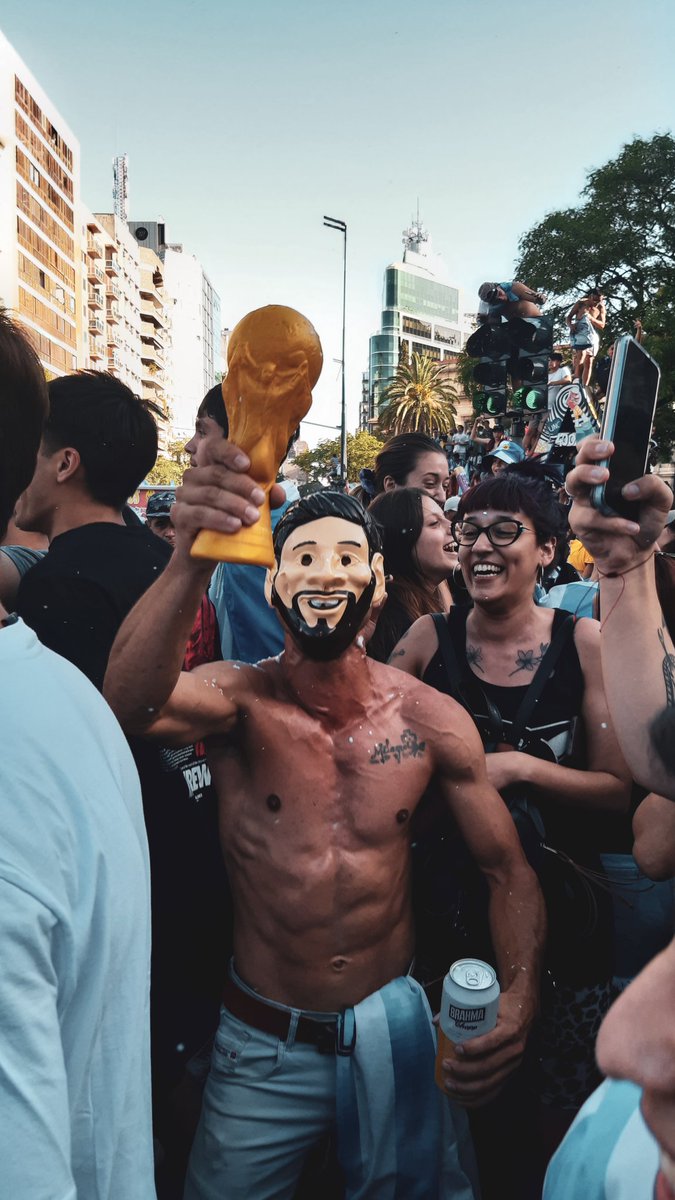 ValenAguilar_'s tweet photo. festejos en cordoba ❤
#ArgentinaVsCroatia #Messi𓃵 #Argentina #QatarWorldCup2022 https://t.co/dKvtQacwZp