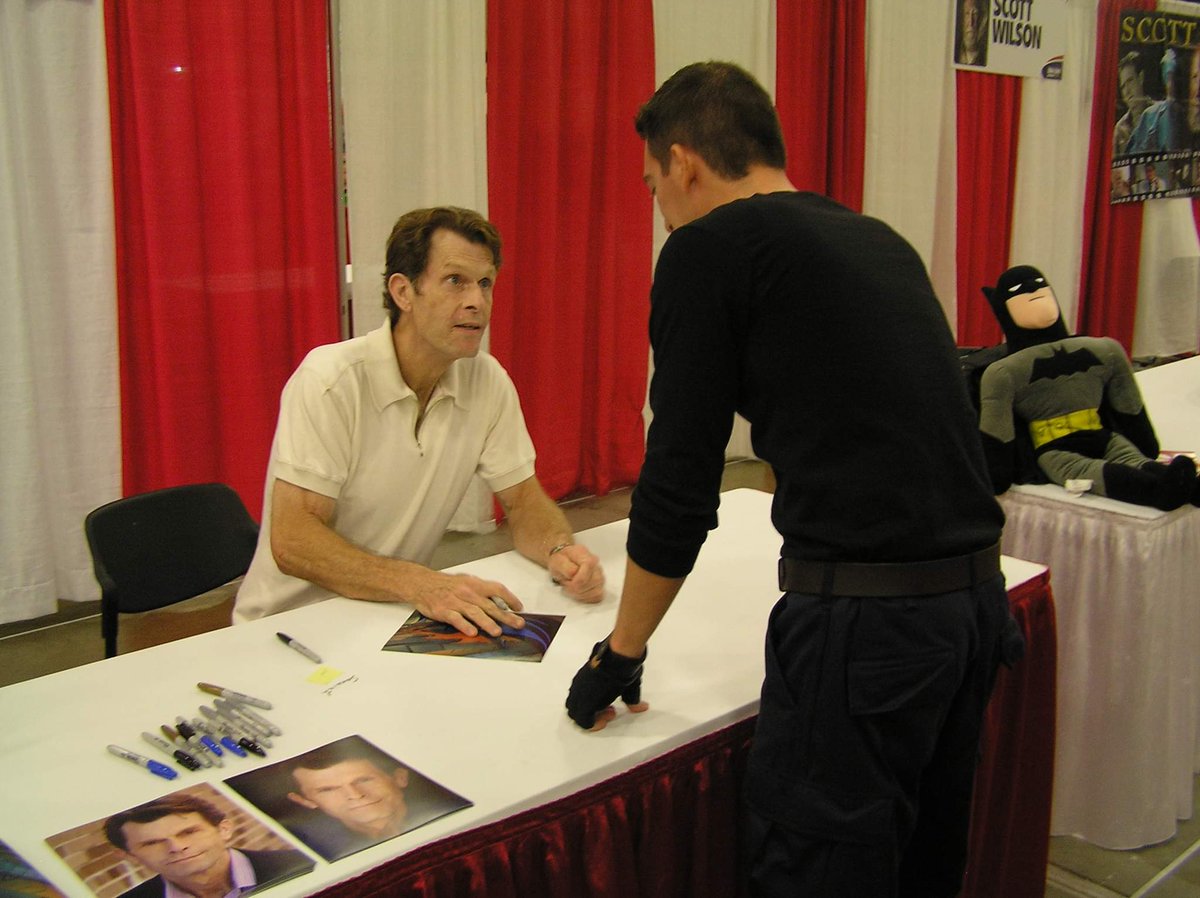 JoelXero's tweet photo. Was looking through old photos & forgot I even had this. This was my 2nd & final time meeting Kevin Conroy in person.
Still can't believe he & Jason David Frank have passed on. RIP Kevin.
#kevinconroy #batman #bestbatmanever #rip #comiccon https://t.co/Cs9xKkbOKP