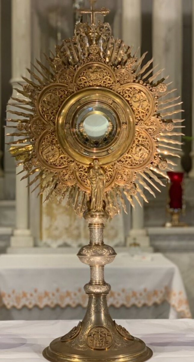 CarolBV7's tweet photo. Adorado sea Jesús Eucaristía https://t.co/LykP4pmVLM