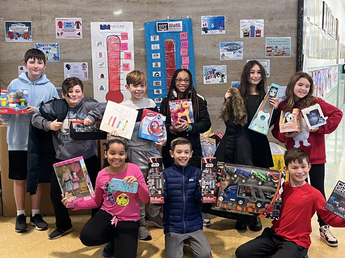 HocevarSLP's tweet photo. @HDFPride Student Council has collected over 100 winter items and 150+ toys this holiday season to help local families in need! 🎁  We are #NMerrickProud!  @NMerrickSchools #StudentCouncil #ToysForTots #CoatsforKids #community https://t.co/jONmK17ysq