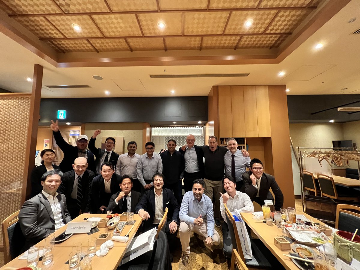 deansky's tweet photo. Had an amazing time in my all time favorite city — Tokyo, Japan! 🇯🇵
 
📸@Parkerharris and I exploring the @SalesforceJapan Tower.
📸 Members of the @Salesforce Industries team enjoying a traditional (and delicious!) meal. https://t.co/4fWRbtyqBl