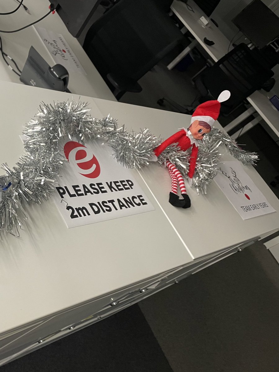 angemurphy90's tweet photo. Of course I pulled out the Christmas decorations for our last morning development meeting 🎄🎅🏽 #teamearlyyears are feeling festive 🥳 https://t.co/HoFWfAP7Yo