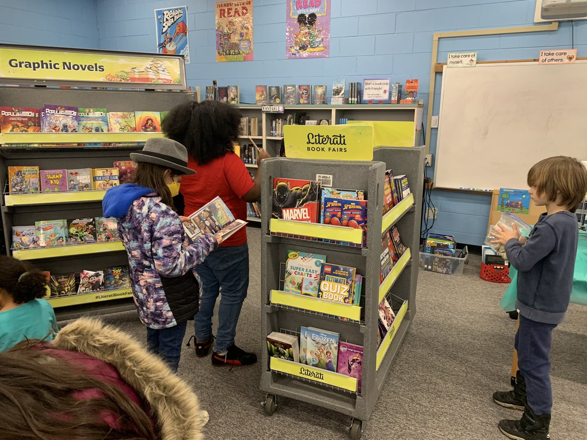 LambClubBlvd's tweet photo. We loved visiting the Book Fair today! Thank you for all your hard work @manateereads ❤️📚 https://t.co/mbQcveyFA6