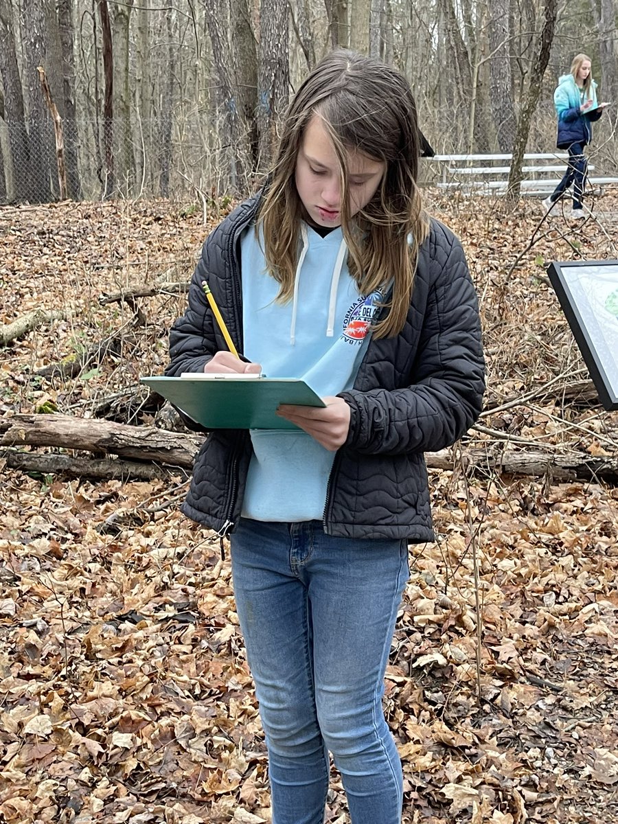mrsjodihetman's tweet image. Yesterday was a good day to observe changes in the land lab since the weather has turned cold. These kids had good questions about what they saw, too! #FieldObservation #LandLab #ScienceTwitter
