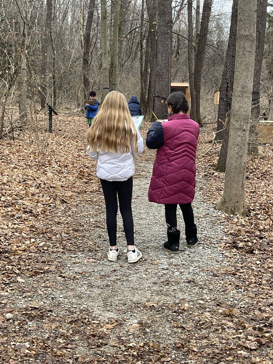 mrsjodihetman's tweet image. Yesterday was a good day to observe changes in the land lab since the weather has turned cold. These kids had good questions about what they saw, too! #FieldObservation #LandLab #ScienceTwitter