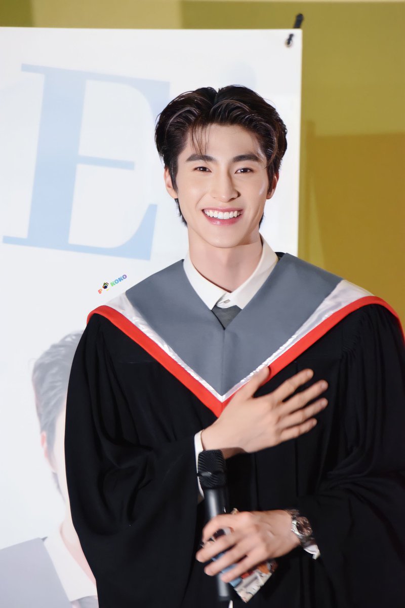 P_KOKO1995's tweet photo. ~ Morning🌤️ ค้าบบ
ได้สบตากันผ่านเลนส์กล้อง มันดีมากกก📷
@bluepongtiwat_
#Bluepongtiwat
#Blueda
#BluePongtiwatCongrats
#BluePongtiwatGraduation https://t.co/MRYsuESQ5V