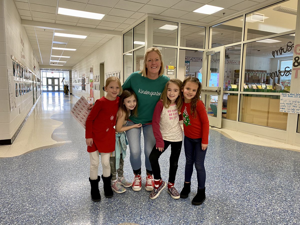 What a special treat seeing some former Rangers today after school!!! Love them and all of their hugs!!!! 
💚🤎#oneRCE